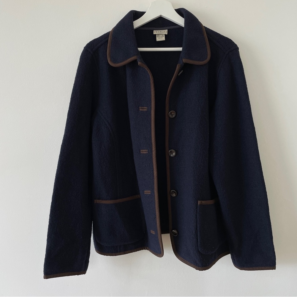 vintage L.L. Bean 100% wool coat with contrast trim